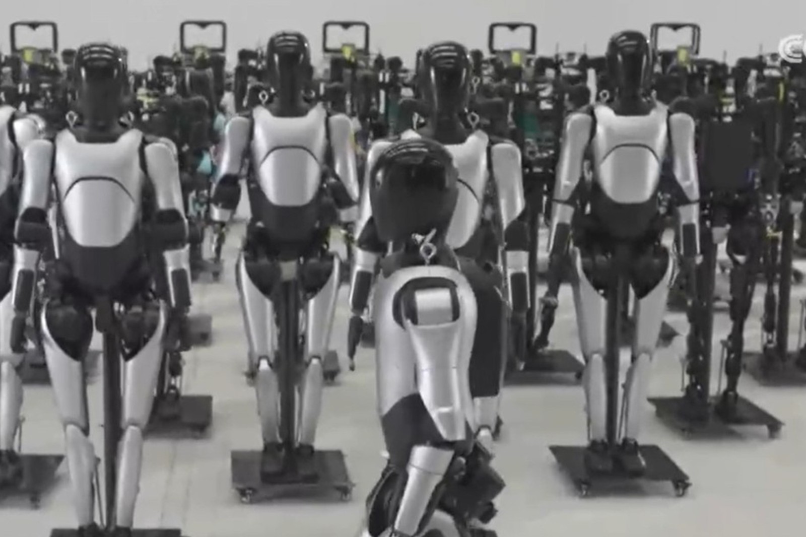 央视报道！揭秘1XBET国际机器人量产超级工厂